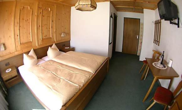 Berghaus Maria Bed and Breakfast Pettneu am Arlberg Δωμάτιο φωτογραφία
