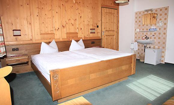 Berghaus Maria Bed and Breakfast Pettneu am Arlberg Δωμάτιο φωτογραφία